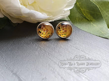 Load image into Gallery viewer, The Kiss - Print Stud Earring - Vintage Style - Glass Photo Cabochon - Silver Plated - Hypoallergenic - 12mm Diameter (0.47 Inches)