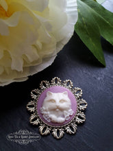 Load image into Gallery viewer, Cute/Kawaii Cameo Cat Brooch - Resin Brooch - Mauve/White - Antiqued Round Silvertone Base - Medium Size Pin - 4x4cm(1.57 Inch Diameter)