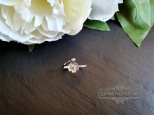 Load image into Gallery viewer, Dainty Sterling Silver Daisy Ring - Adjustable - 24k Gold Detail