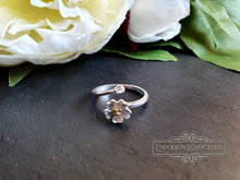 Load image into Gallery viewer, Dainty Sterling Silver Daisy Ring - Adjustable - 24k Gold Detail