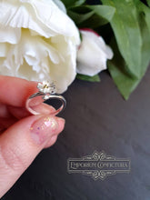 Load image into Gallery viewer, Dainty Sterling Silver Daisy Ring - Adjustable - 24k Gold Detail
