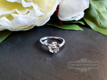 Load image into Gallery viewer, Dainty Sterling Silver Daisy Ring - Adjustable - 24k Gold Detail