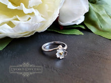 Load image into Gallery viewer, Dainty Sterling Silver Daisy Ring - Adjustable - 24k Gold Detail