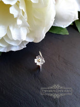 Load image into Gallery viewer, Dainty Sterling Silver Daisy Ring - Adjustable - 24k Gold Detail