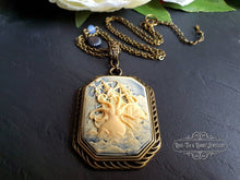 Load image into Gallery viewer, Pendant Necklace with Scallop Shell Charm